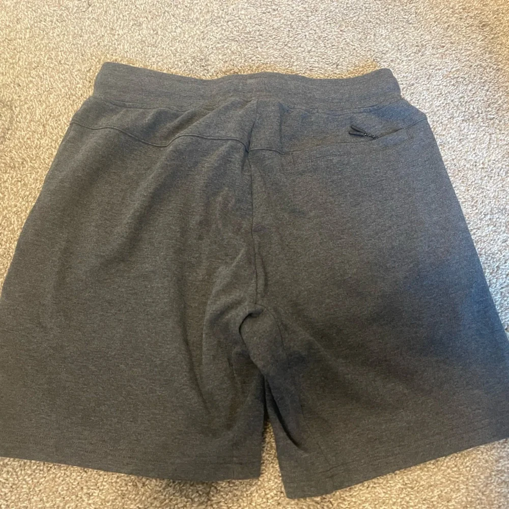 Men’s Rise Shorts - Picture 2 of 3